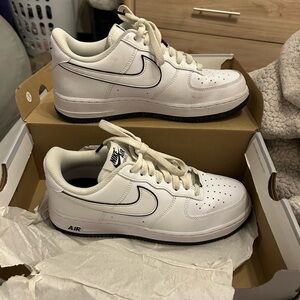 Nike Air Force 1 '07 in White and Black